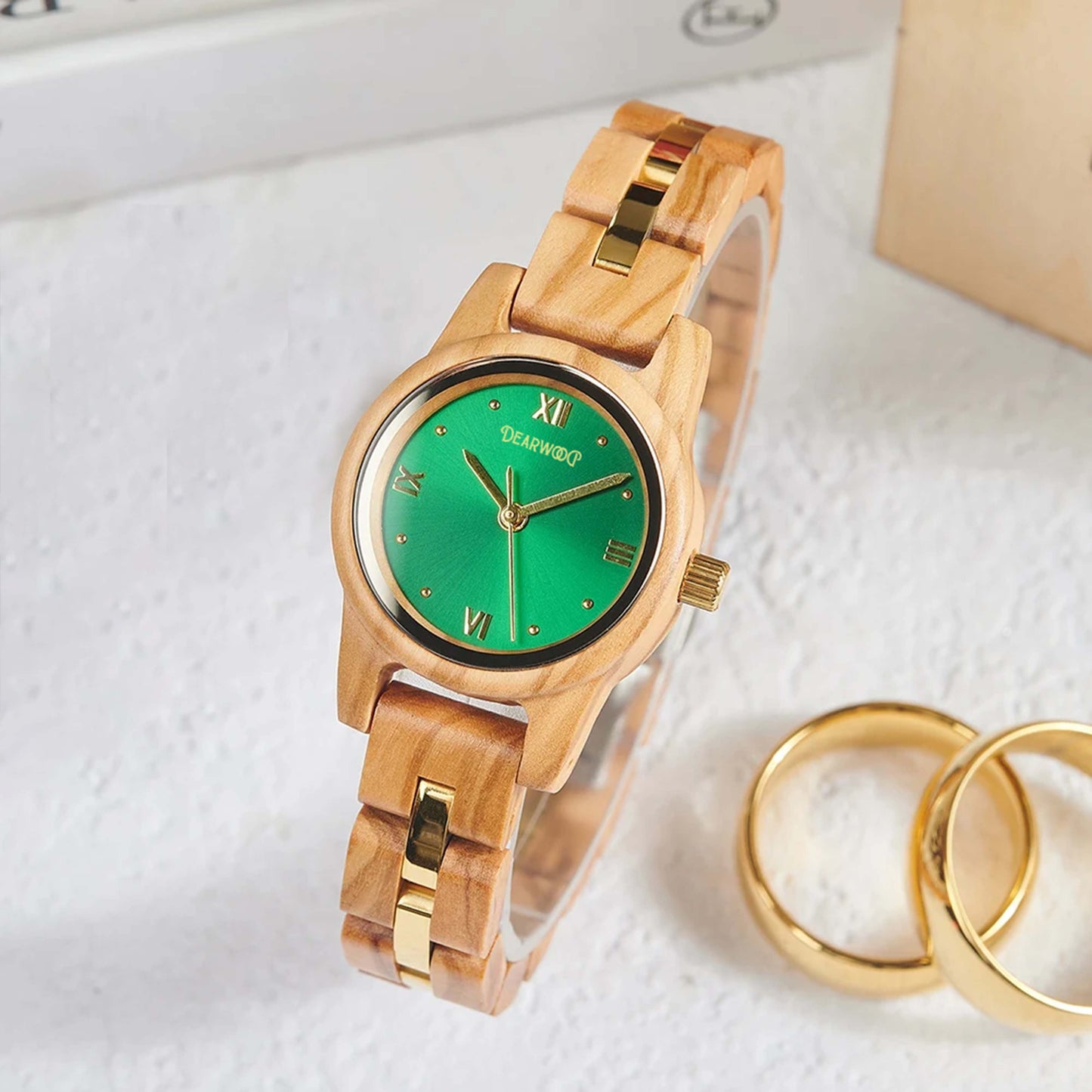 reloj de madera dearwood jade vista superior cercana