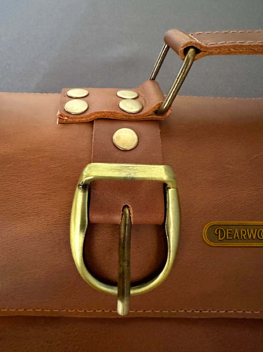 Detalles porta cuchillos  de cuero Dearwood