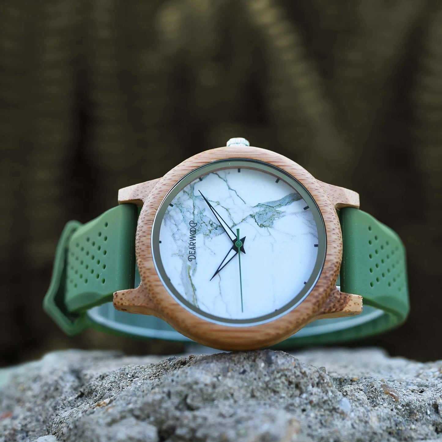 vista lateral reloj de madera dearwood marmol verde