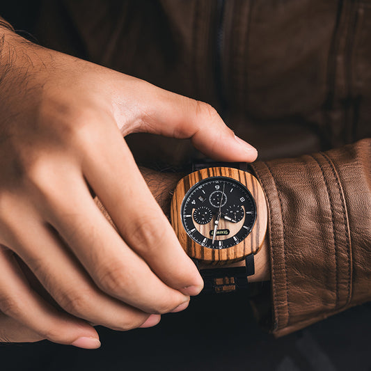 Reloj de Madera Everest Dearwood en uso